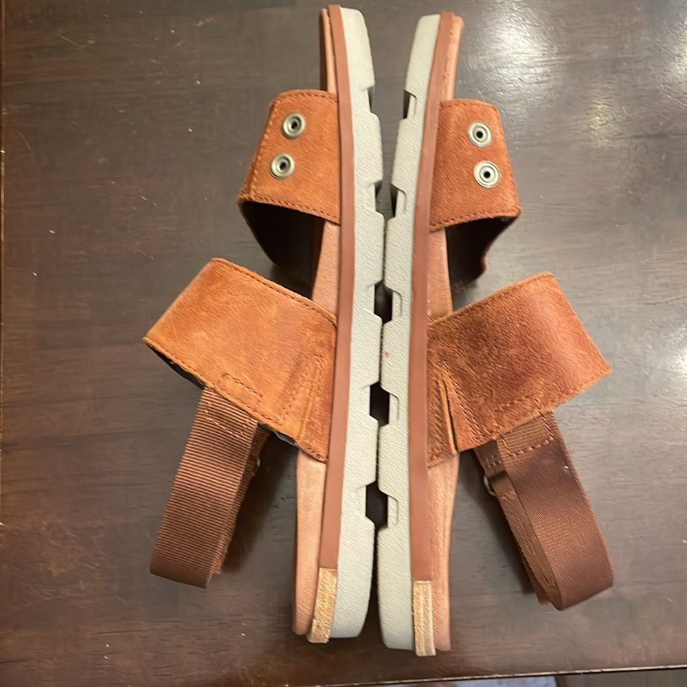 Sorel Rustic brown  leather sandals with adjustable back strap. Womens Size 10. - Picture 2 of 7